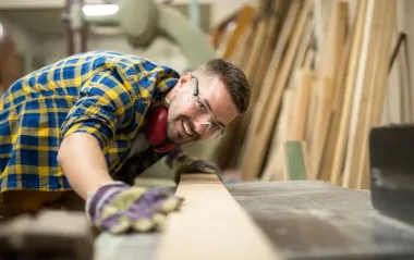 В Украине в 8 раз выросло количество вакансий с бронированием: где платят самые высокие зарплаты