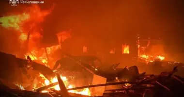 На Черниговщине в результате атаки дронов возникли пожары, пострадали два человека