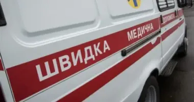 На Житомирщині зіткнулися вантажівка та мікроавтобус: рятувальники деблокували постраждалих