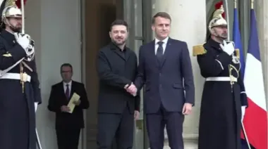 Zelenskyy and Macron begin talks at Élysée Palace
