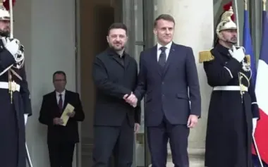 Zelenskyy began his meeting with Macron in Paris