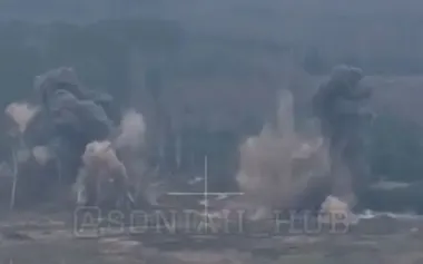 Four surviving occupiers flee their position after Ukrainian airstrike. VIDEO