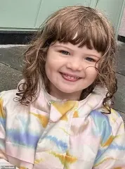 Смерть двухлетней девочки в раскаленной машине: жуткие детали (фото)