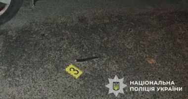 В Киеве на Оболони мужчина с ножом нападал на прохожих