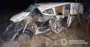 На Полтавщині мікроавтобус врізався в трактор: постраждав чоловік