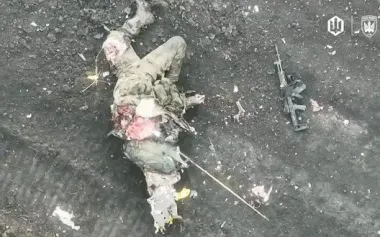 Madyar’s Birds drones hit ruscist – only his legs and arm remain. VIDEO