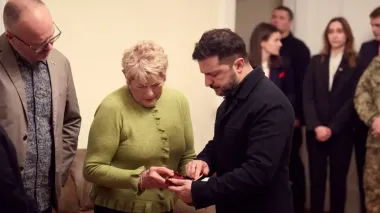 Zelenskyy presents awards to relatives of Irish servicemen who died for Ukraine
