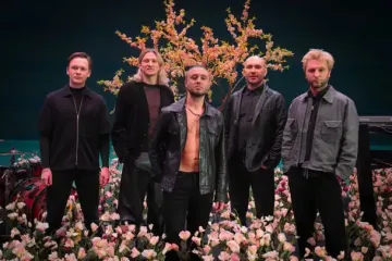 Тарас Тополя с обнаженным торсом спел о чувствах в эмоциональном клипе группы "Антитела"