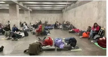 Что брать с собой в «подземку» и как поступать во время обстрелов, рассказали в метрополитене