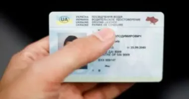 Затримано ще одного правоохоронця, який продавав водійські посвідчення у Херсонській та Миколаївській областях