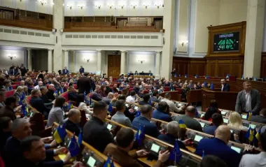 Рада видалила російську зі списку мов, які підлягають захисту в Україні