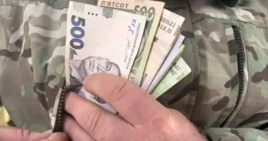 Можно существенно поднять денежное довольствие как военным в тылу, так и на фронте. Но с Сырским это сделать невозможно