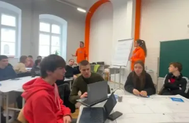 Школам урвався терпець: батьків хочуть посадити за парти до їх дітей через російську мову вдома