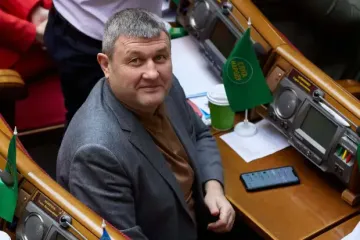 Депутат ВР Сергій Литвиненко записав елітні авто на підставних осіб, але спокійно їздив цими машинами на роботу