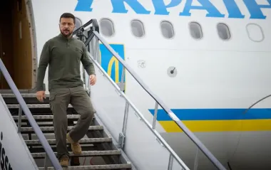 У Зеленського відреагували на "переслідування" його літака дронами: що сказали