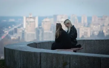 Тепла погода, але з поривами вітру: синоптики зробили попередження на сьогодні