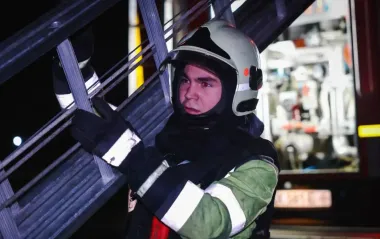 У Харкові після вечірньої атаки РФ сталася пожежа: у ДСНС показали фото наслідків