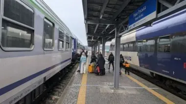 В Фастове после массированного обстрела меняют маршруты пассажирских поездов