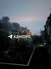 Днепр накрывает черный дым после взрывов: город и область оказались под атакой