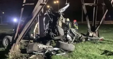 Смертельна ДТП у Запоріжжі: авто розтрощило від зіткнення з електоопорою