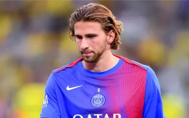 Энрике возмущен. Почему на самом деле Забарный не сыграл за ПСЖ вместе с россиянином