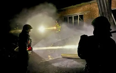 Росіяни знову вдарили по Фастову: пошкоджені будинки, виникли пожежі (фото)