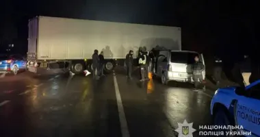 Во Львовской области столкнулись фура и микроавтобус: девять травмированных