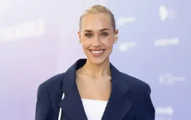 Даша Квиткова в пушистой экошубе: как создать стильный зимний "лук"