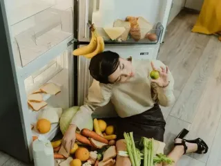 Прощавай, запах у холодильнику: лайфгак без соди, вугілля та оцту, який працює миттєво