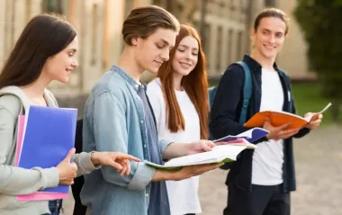 В Украине вдвое вырастут стипендии: когда студентам ждать повышенных выплат