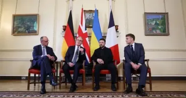 Началась встреча Зеленского со Стармером, Мерцем и Макроном по мирному плану