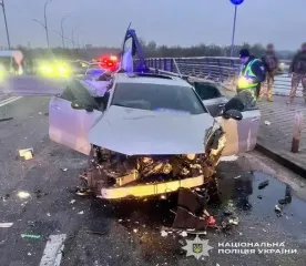 Перекрито рух від мосту Метро: в Києві сталася масштабна ДТП