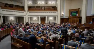 Бюджет-2026: денег нет, а зарплаты нардепов вырастут втрое