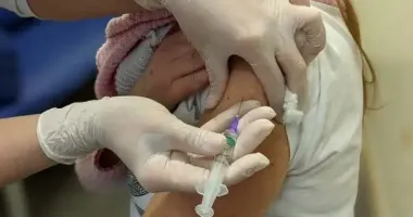 В Україні з 1 січня 2026 року стартує безкоштовна вакцинація від ВПЛ для дівчат 12-13 років