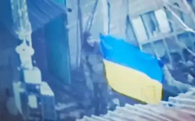 Soldiers refute Putin’s lies about "capture" of Pokrovsk by raising Ukrainian flag, - BBC