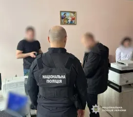 Банда продавала украинских детей за границу: зарабатывали еще на уклонистах