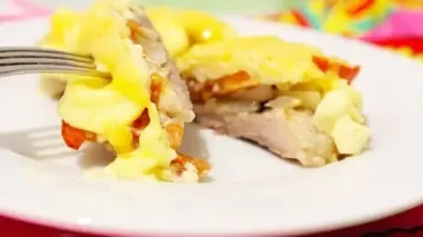 Мясо по-французски с ананасами для новогоднего стола: праздничный акцент