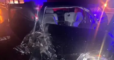 На Буковині легковик врізався у вантажівку: постраждали п'ятеро юнаків