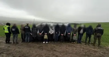 На Одещині прикордонники затримали мікроавтобус із чоловіками, які заплатили по 8000 доларів, щоб потрапити до Молдови