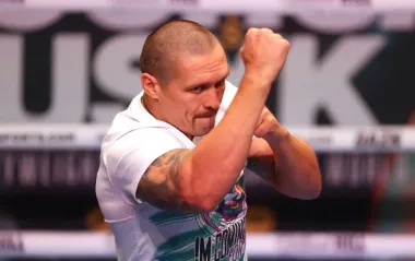 Френк Воррен назвав справжню причину, чому Усик відмовився битися з Вордлі