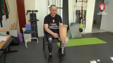 После ампутации и плена: защитнику Мариуполя установили один из лучших протезов в мире (видео)