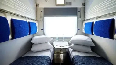 Бесплатные "3000 км по Украине": в УЗ разъяснили, входит ли постель и чай в билет