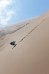 Лижі розплавилися під час спуску: француз встановив рекорд швидкості на піщаній дюні — фото, відео