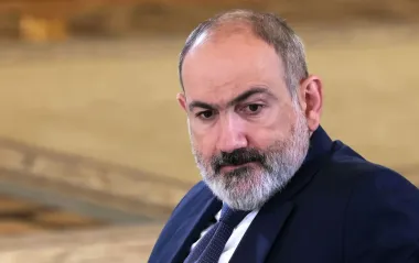 Літак з Пашиняном не приземлився у Москві через масовану атаку дронів