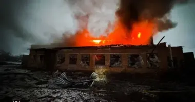 Россияне атаковали сельхозпредприятие в Харьковской области: возник масштабный пожар