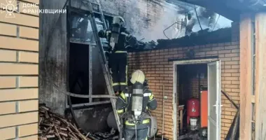 На Прикарпатті ліквідували пожежу в меблевому цеху