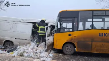 ДТП за участю шкільного автобуса та Volkswagen: 2 людей загинули, ще 10 постраждали