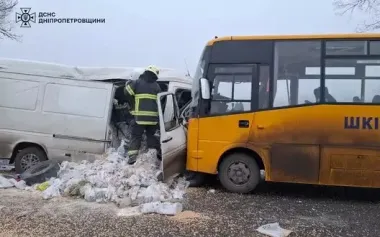 In Dnipropetrovsk region, two people killed and seven, including child, injured in accident involving school bus. PHOTOS