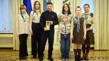 Zelenskyy accepts Bethlehem Peace Light from scout organizations of Ukraine