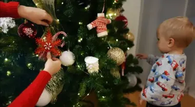 Найгірше місце для різдвяної ялинки: куди експерти категорично не радять ставити зелену красуню, щоб уникнути біди